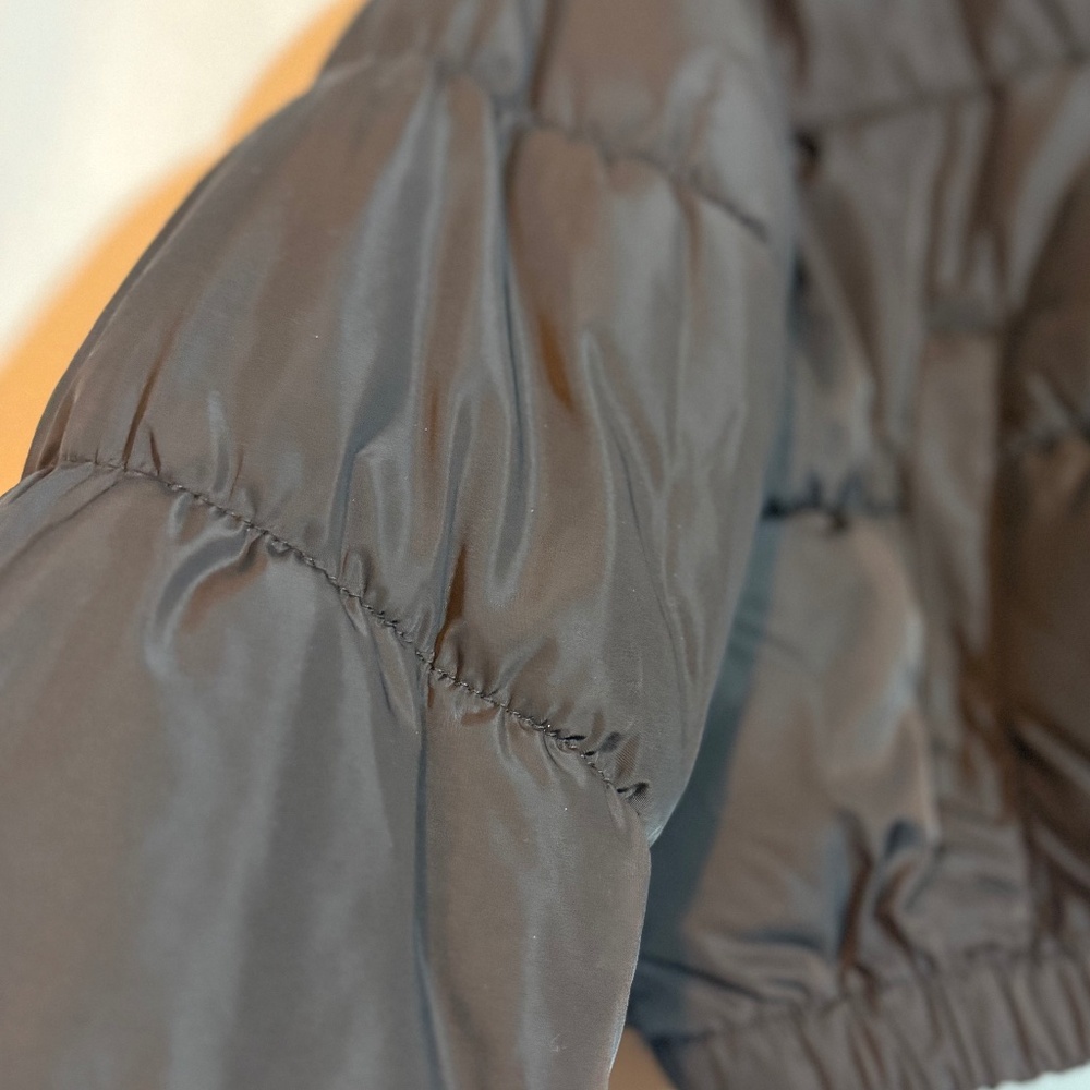 H&M cropped puffer jacket - Picture 2 of 3